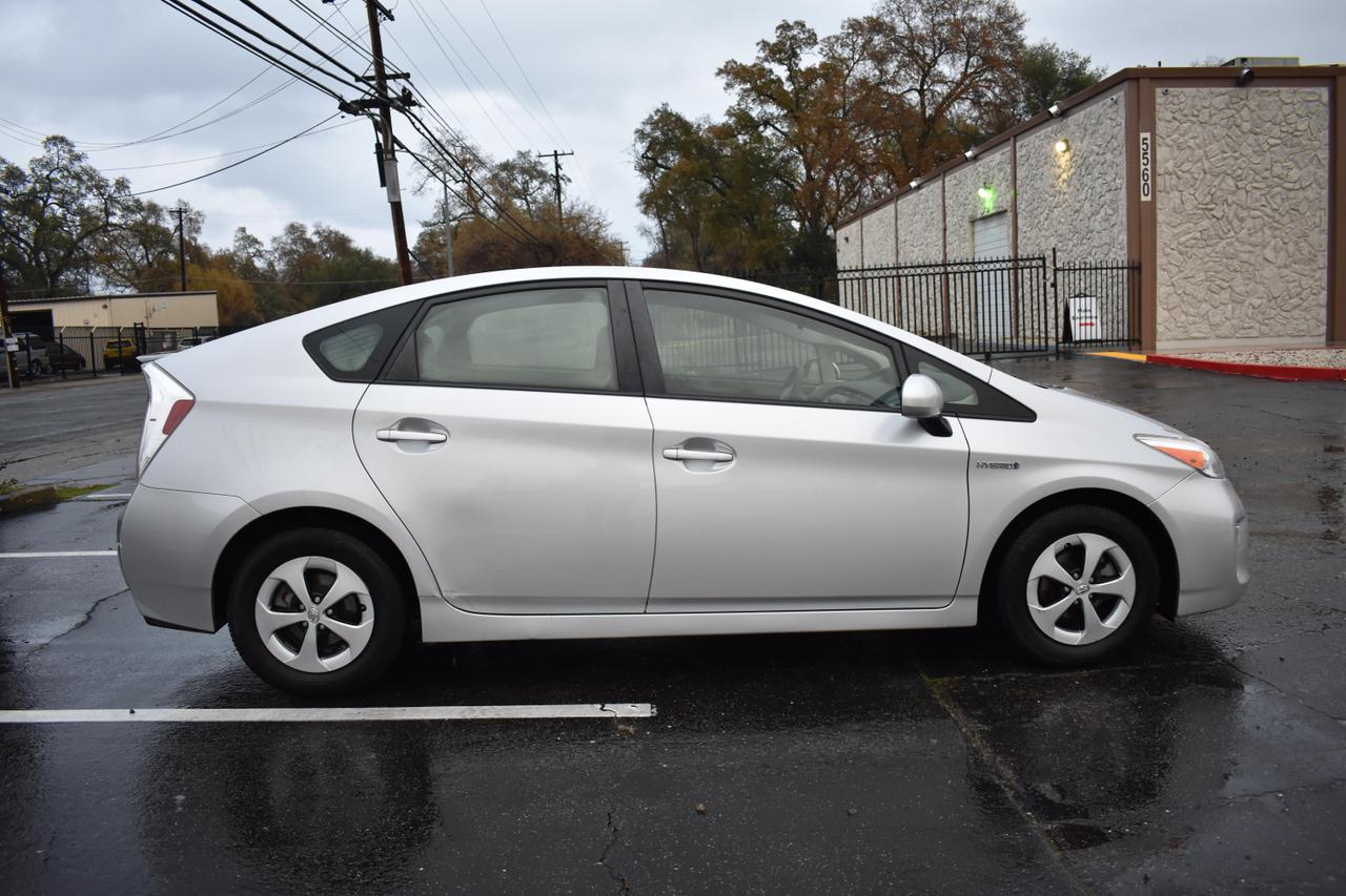 2015 Toyota Prius Two photo 15