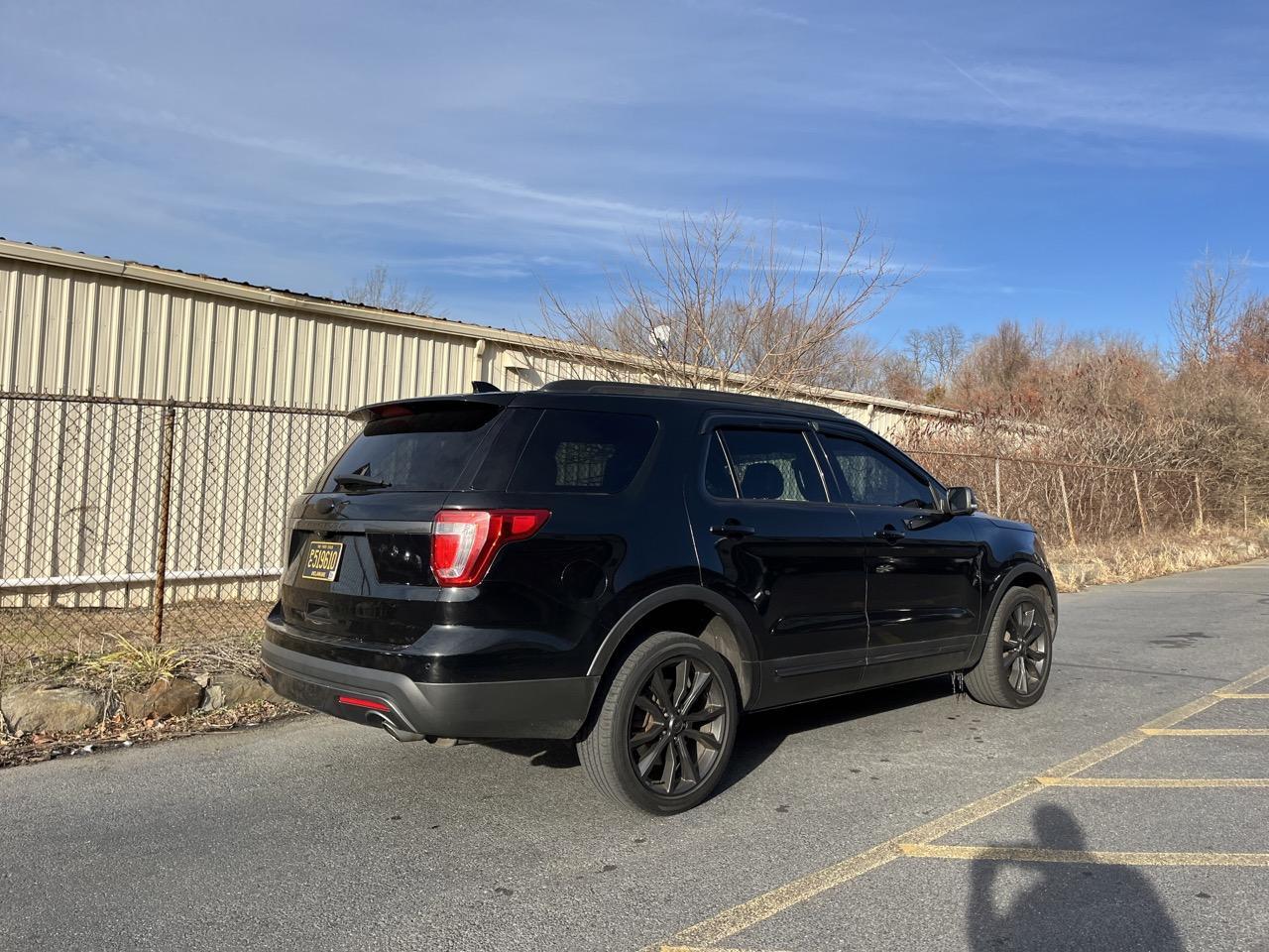 2017 Ford Explorer XLT photo 5