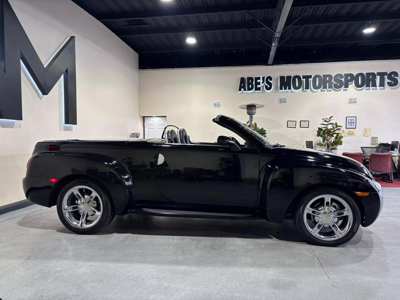 2005 Chevrolet SSR Base photo 22