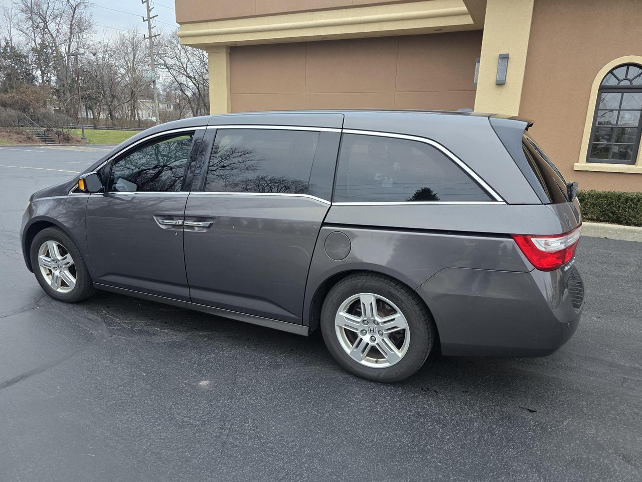 2013 Honda Odyssey Touring photo 17