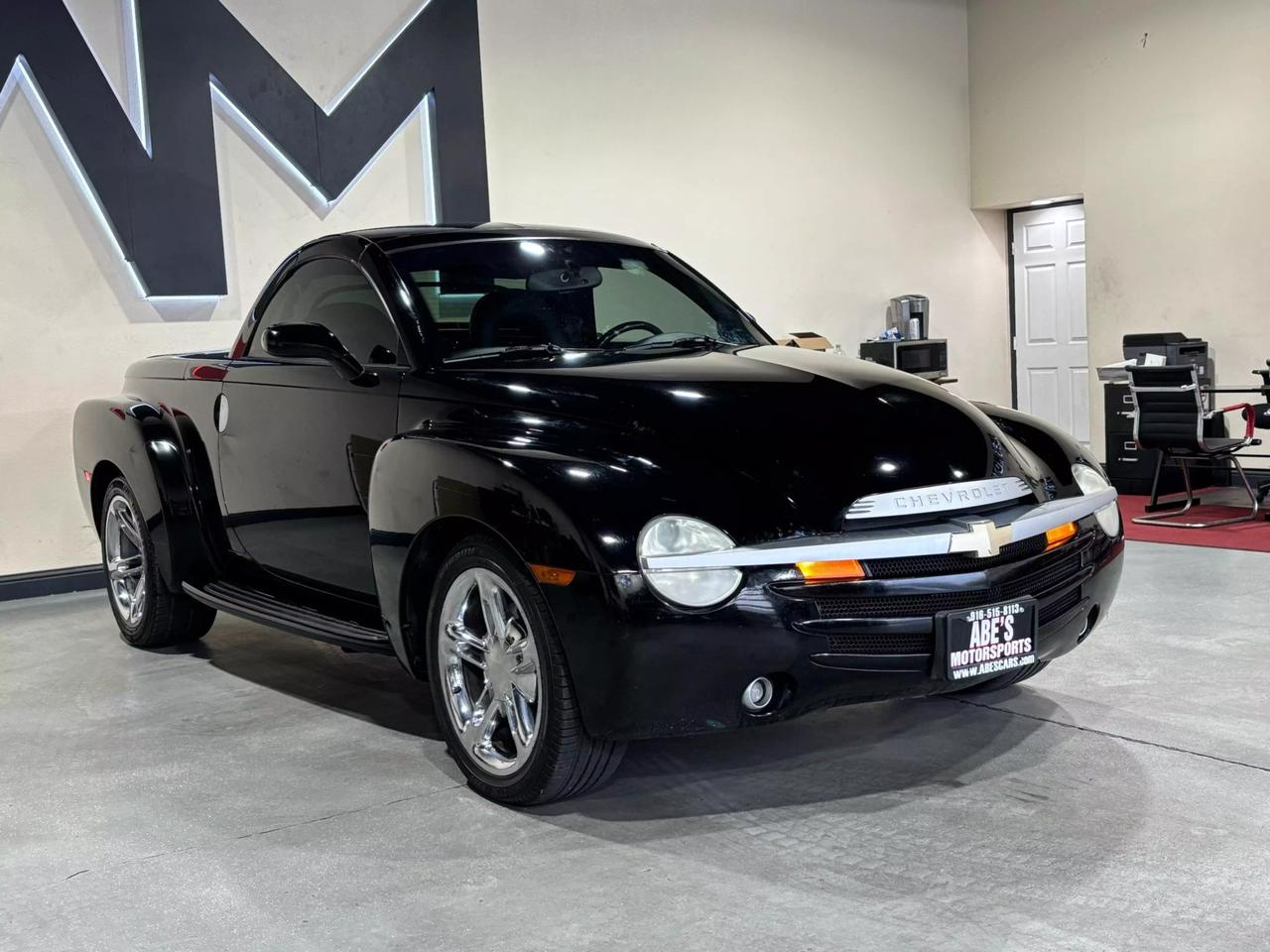 2005 Chevrolet SSR Base photo 3