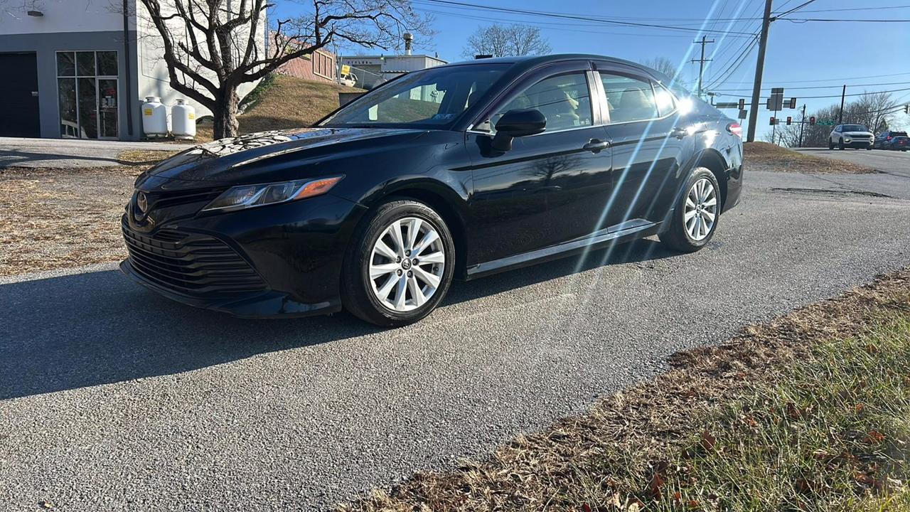 2018 Toyota Camry LE photo 23