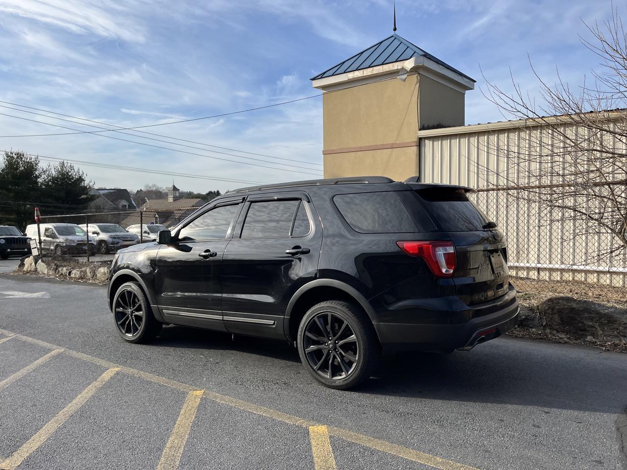 2017 Ford Explorer XLT photo 7