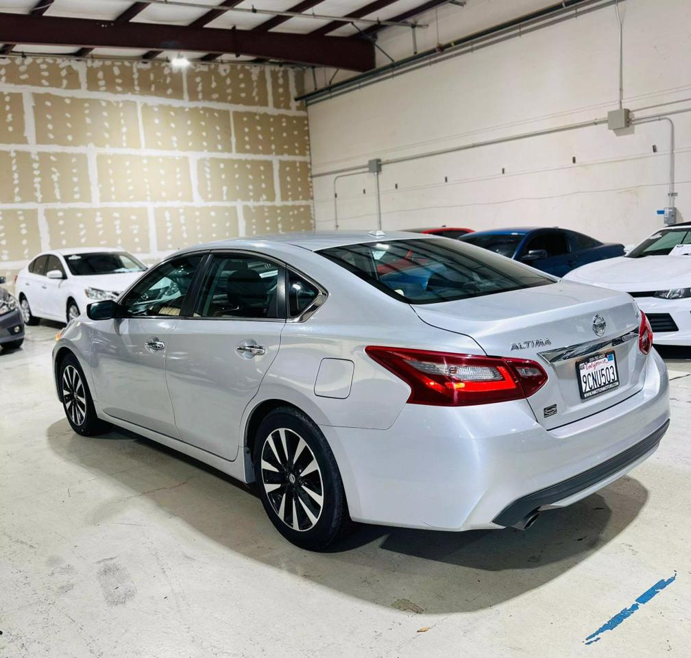 2018 Nissan Altima SV photo 13