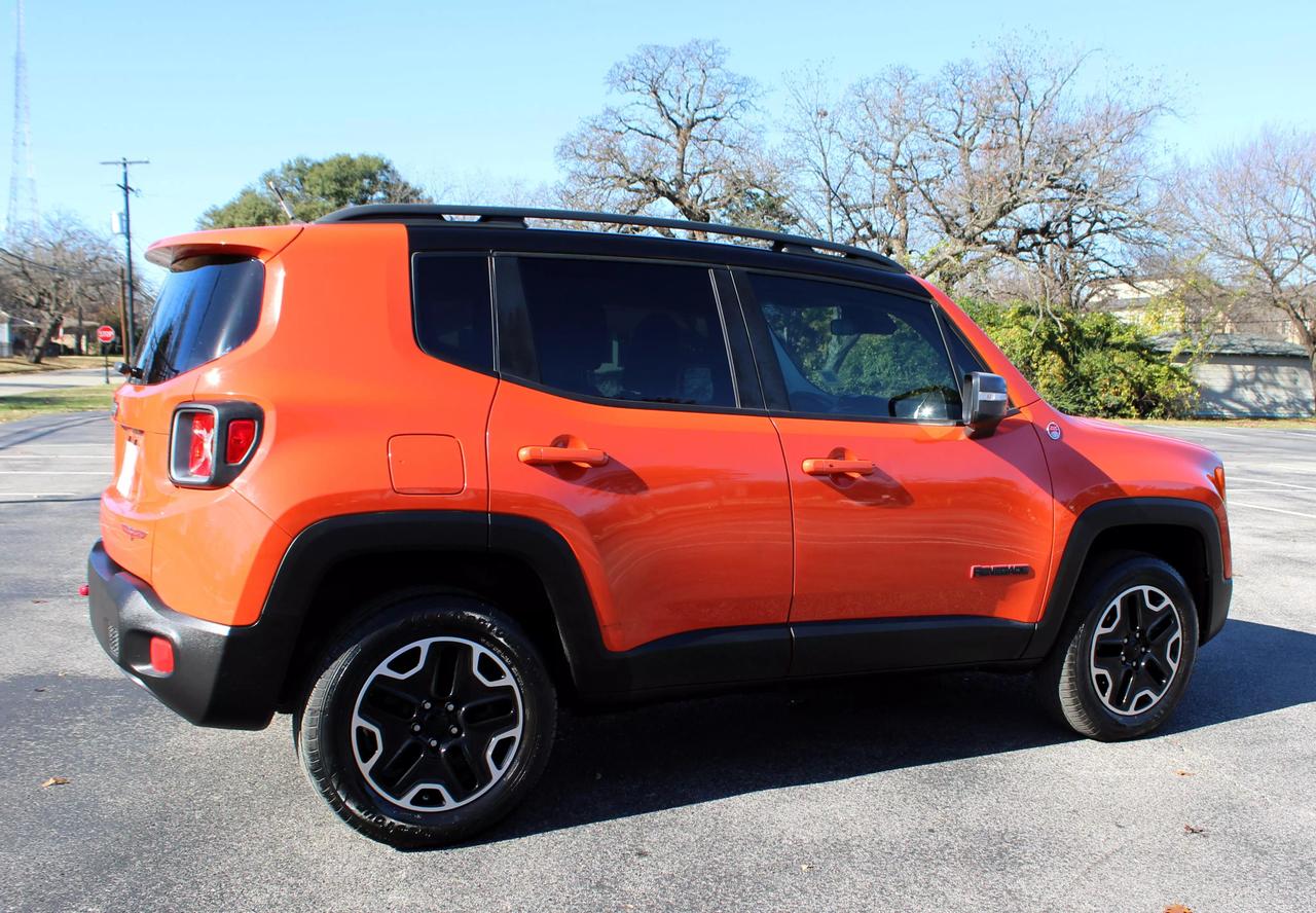 2016 Jeep Renegade Trailhawk photo 11