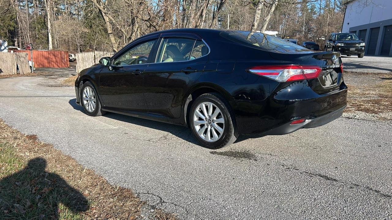 2018 Toyota Camry LE photo 27