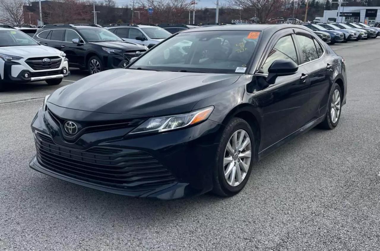 2018 Toyota Camry LE photo 5