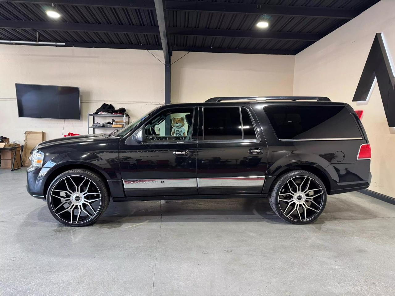 2012 Lincoln Navigator Base photo 8