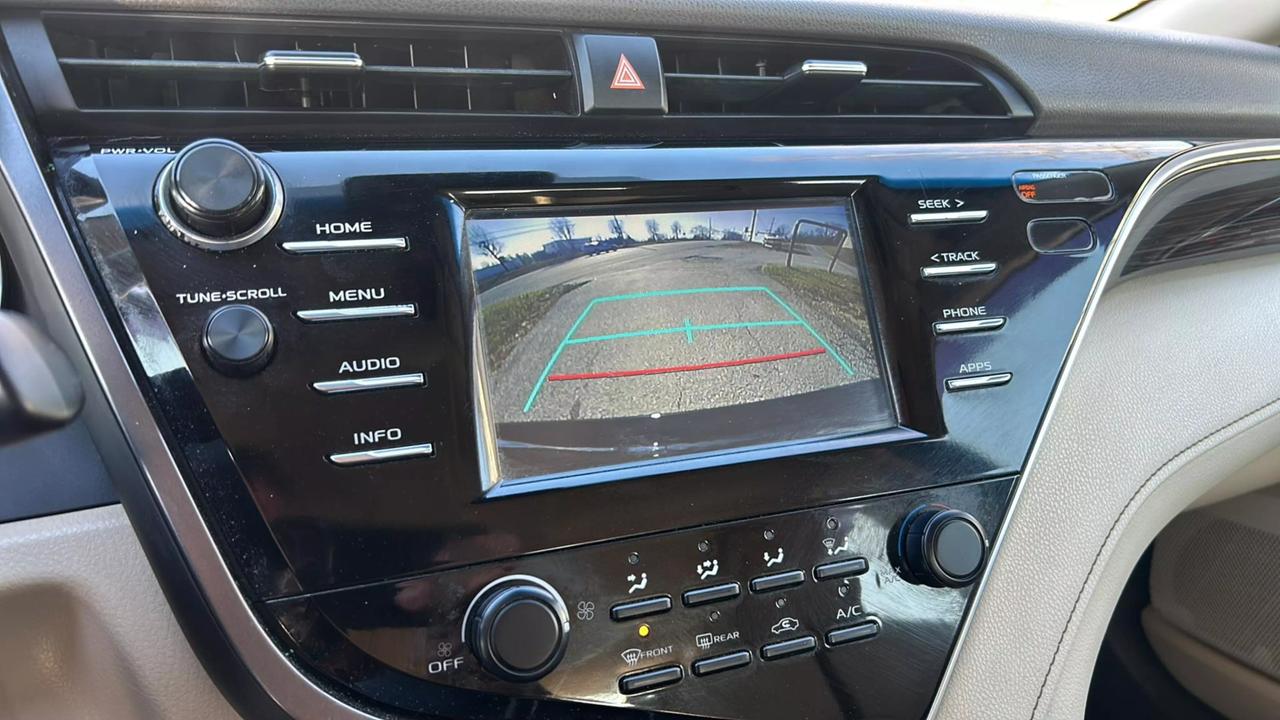 2018 Toyota Camry LE photo 105