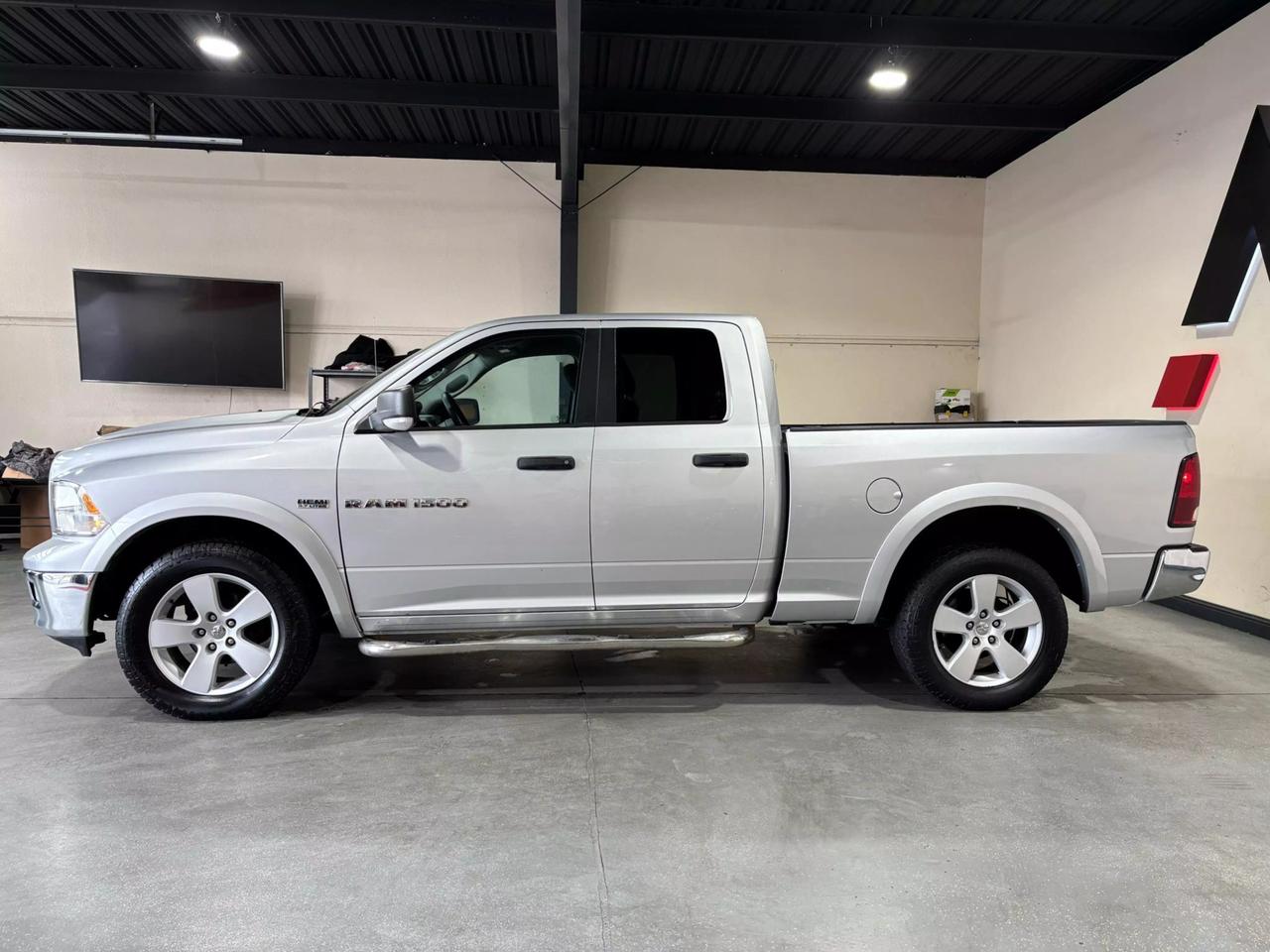 2012 RAM Ram 1500 Pickup SLT photo 8