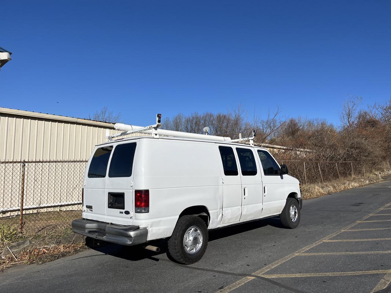 2011 Ford E-Series Econoline Van Commercial photo 5