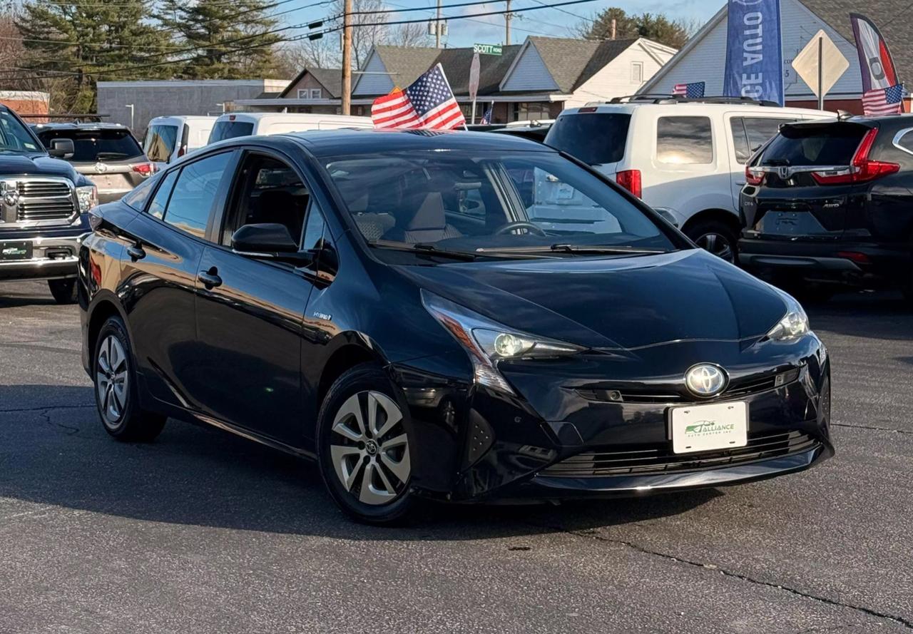 2018 Toyota Prius Two photo 11