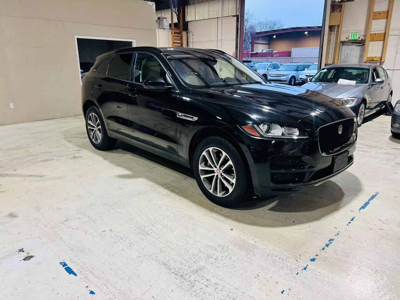 2017 Jaguar F-Pace Premium photo 11