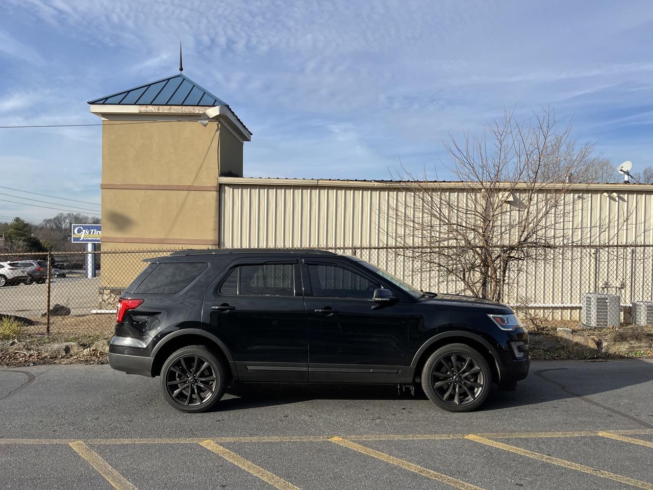 2017 Ford Explorer XLT photo 51