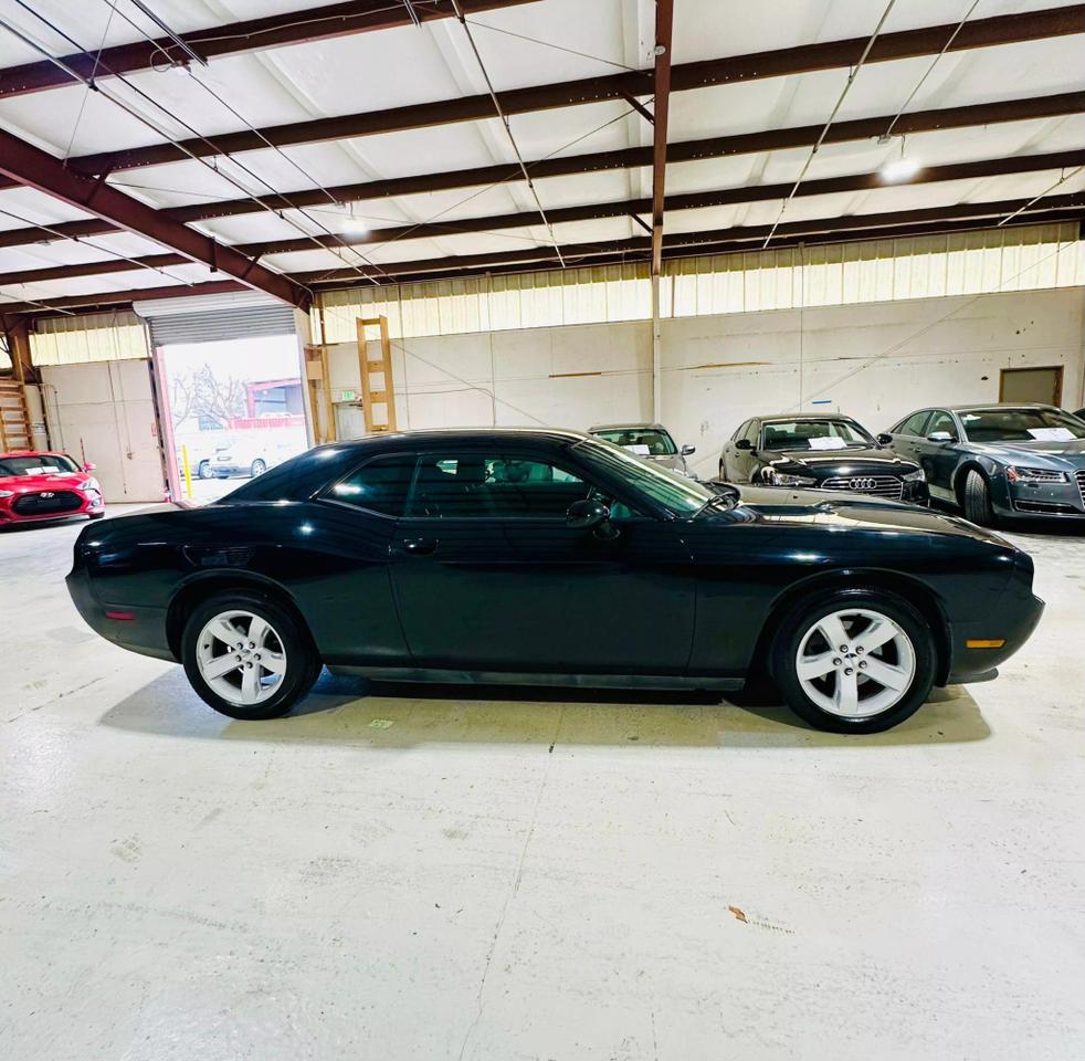 2013 Dodge Challenger SXT photo 15