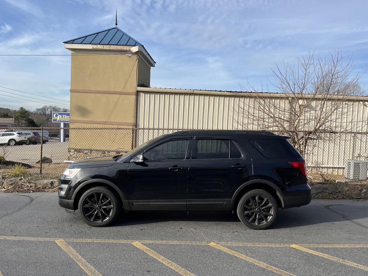 2017 Ford Explorer XLT photo 57