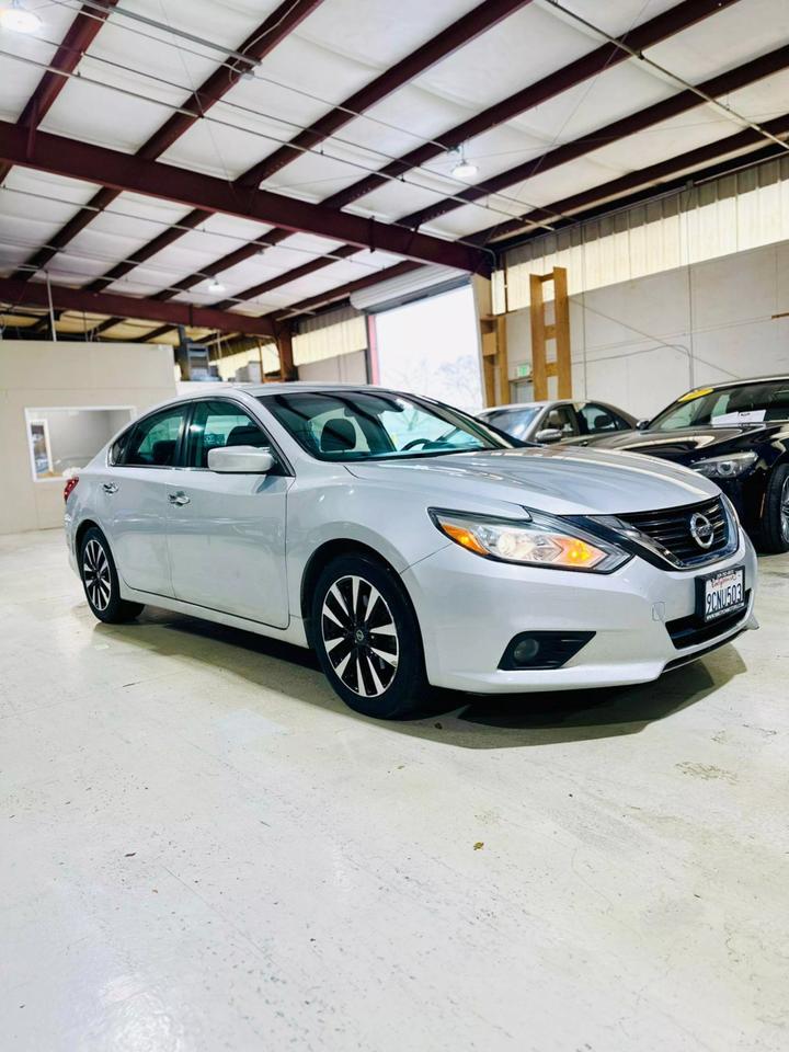 2018 Nissan Altima SV photo 5