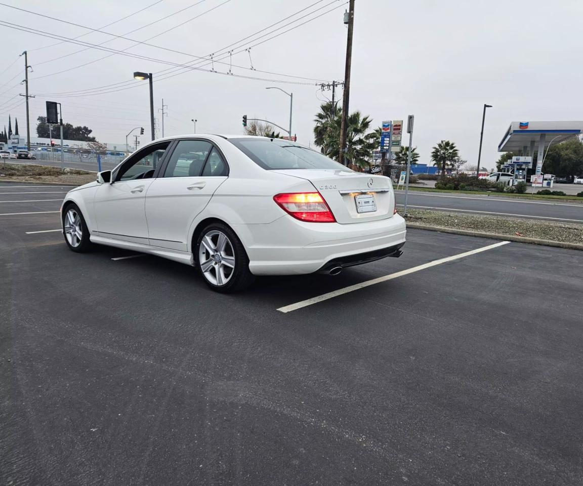 2010 Mercedes-Benz C-Class C300 Sport photo 13