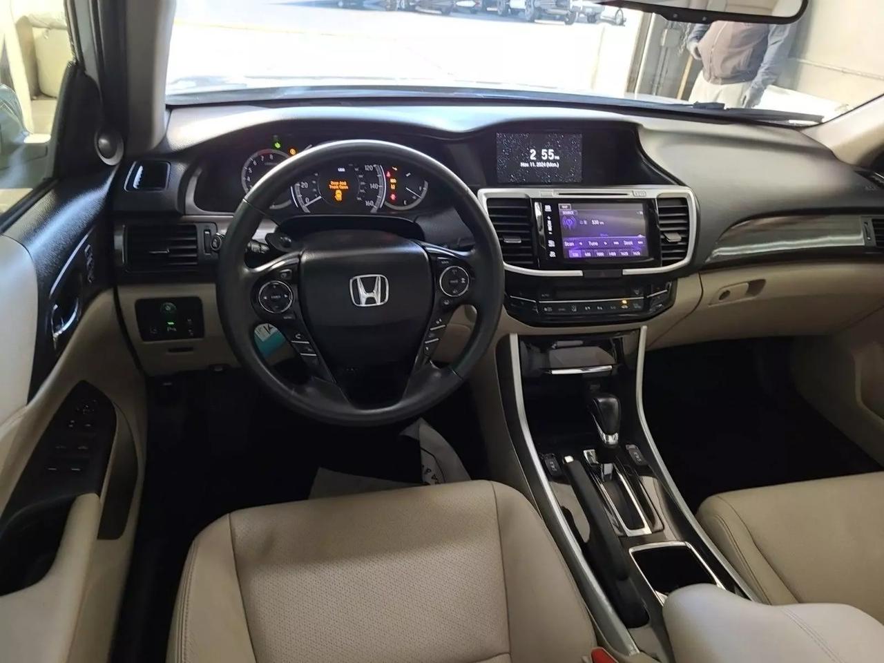 2017 Honda Accord Touring photo 15