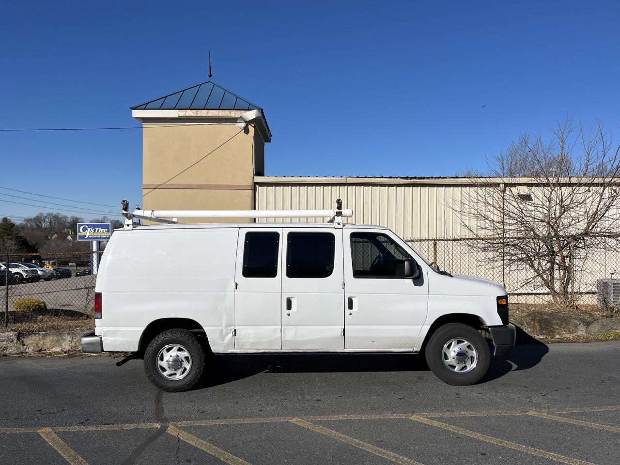 2011 Ford E-Series Econoline Van Commercial photo 3