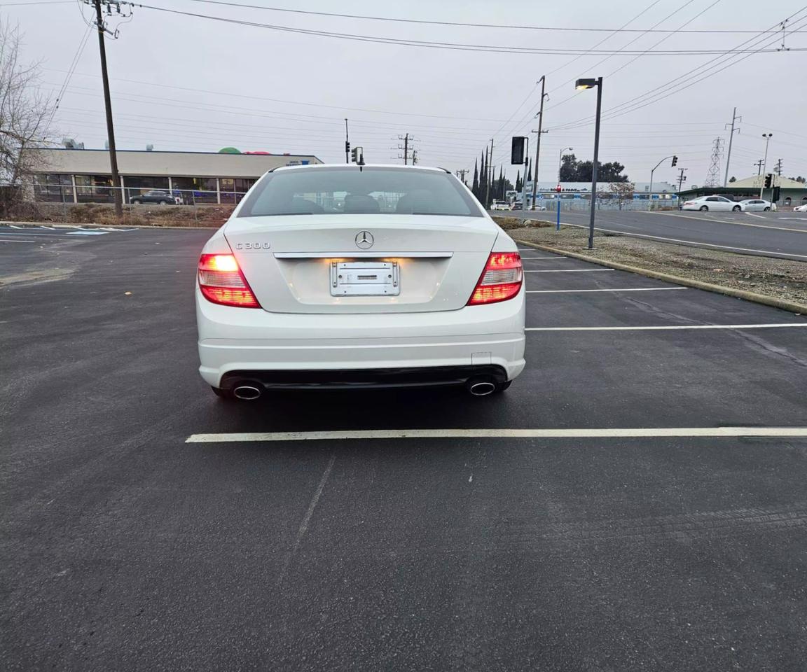 2010 Mercedes-Benz C-Class C300 Sport photo 9