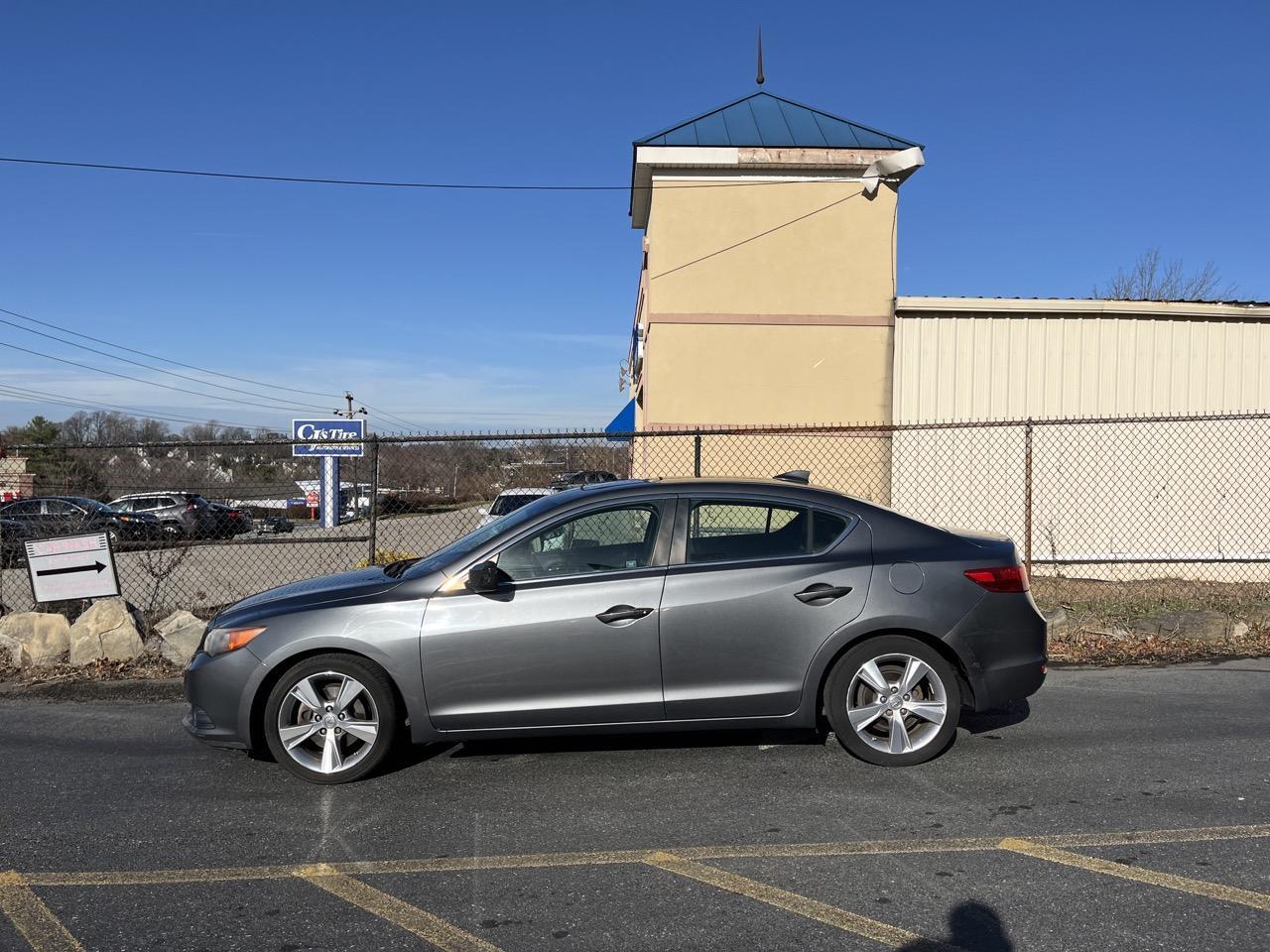 2013 Acura ILX Premium photo 9