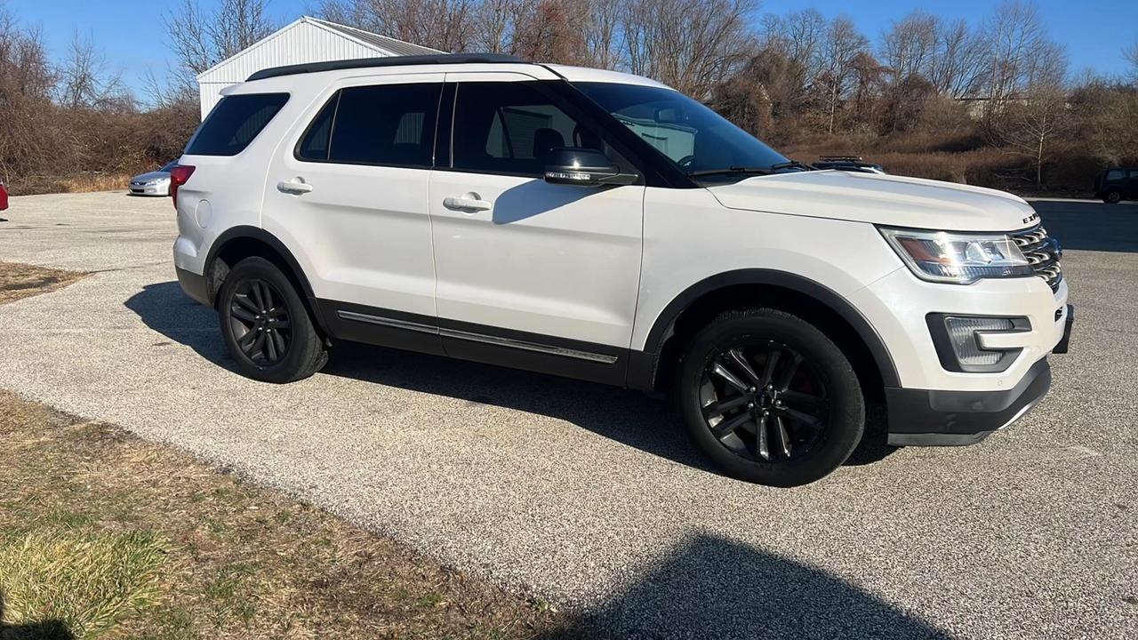 2017 Ford Explorer XLT photo 11