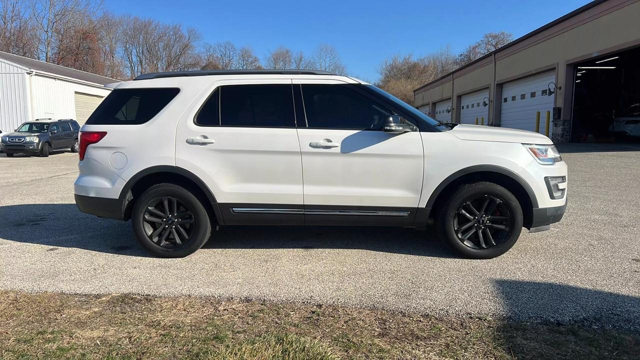 2017 Ford Explorer XLT photo 13