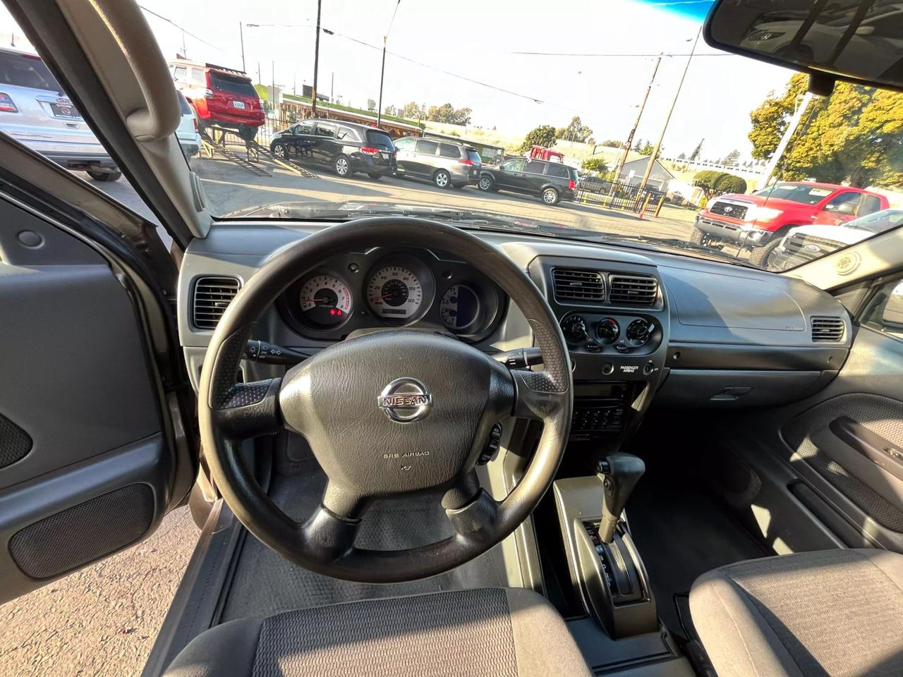 2004 Nissan Frontier XE photo 29