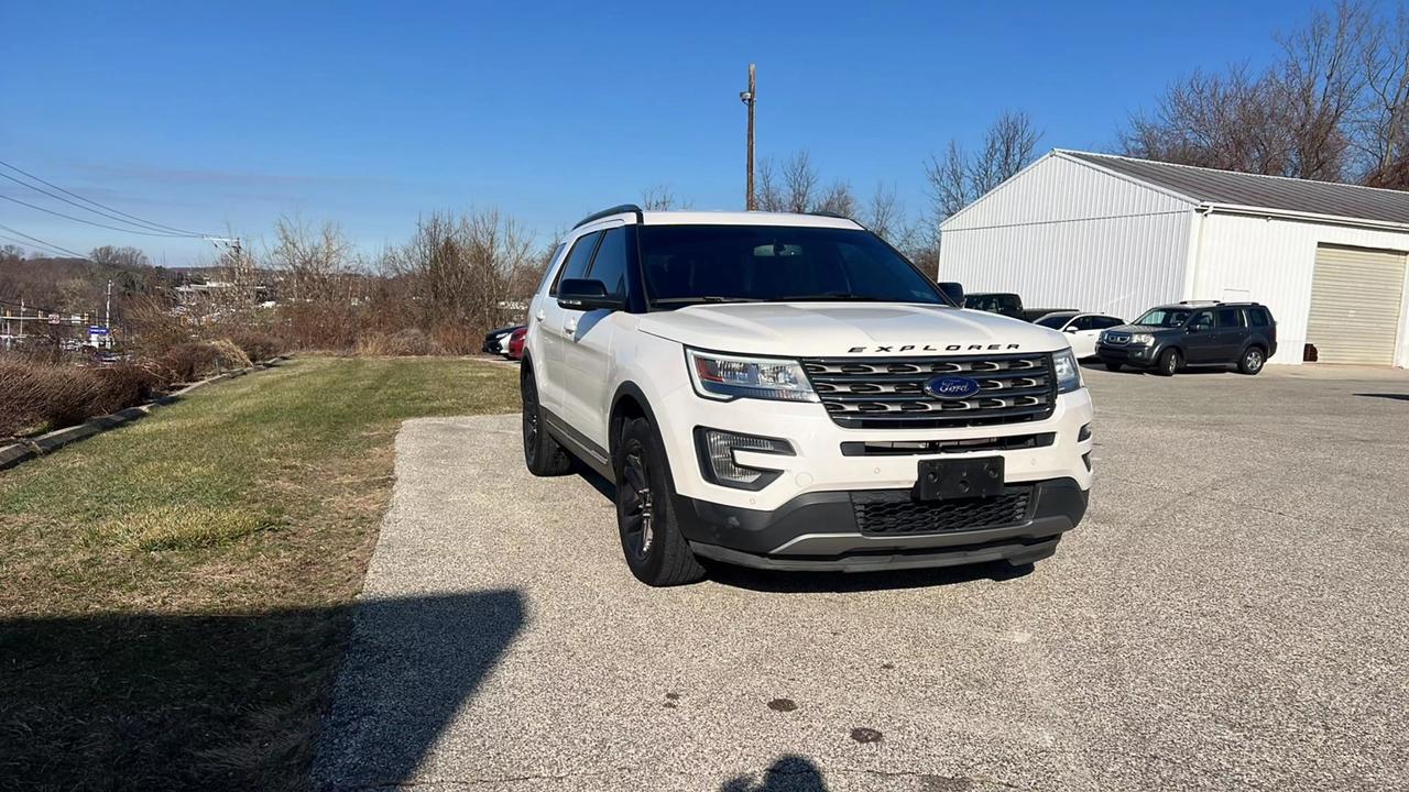 2017 Ford Explorer XLT photo 7