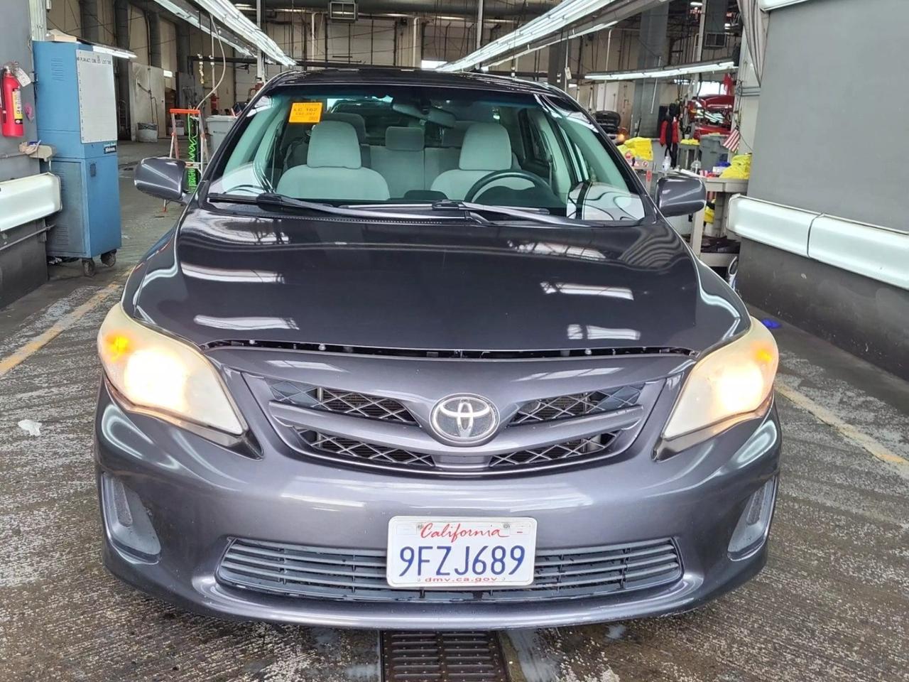 2012 Toyota Corolla LE photo 9