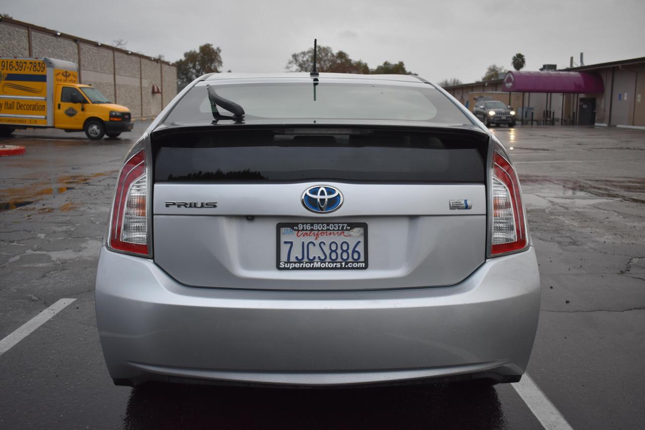 2015 Toyota Prius Two photo 11