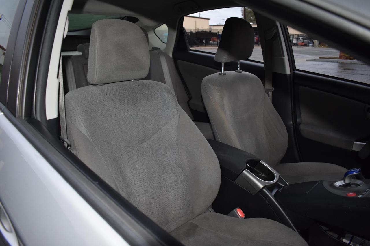 2015 Toyota Prius Two photo 39