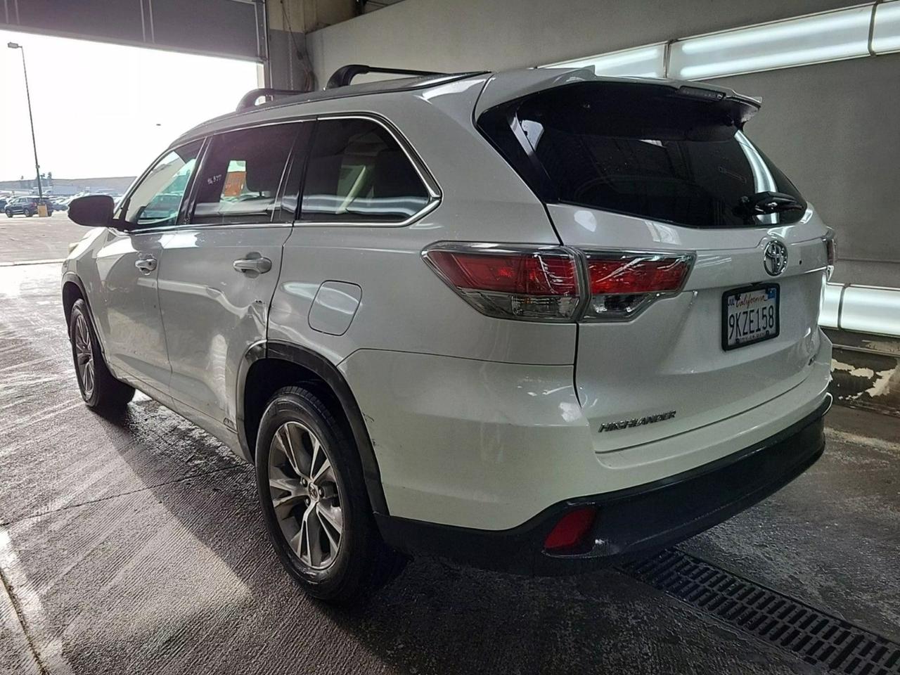 2015 Toyota Highlander XLE photo 3