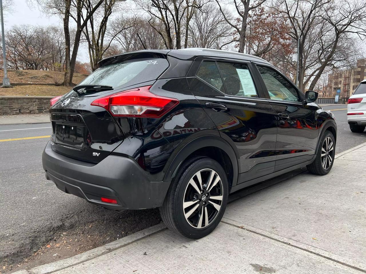 2019 Nissan Kicks SV photo 5