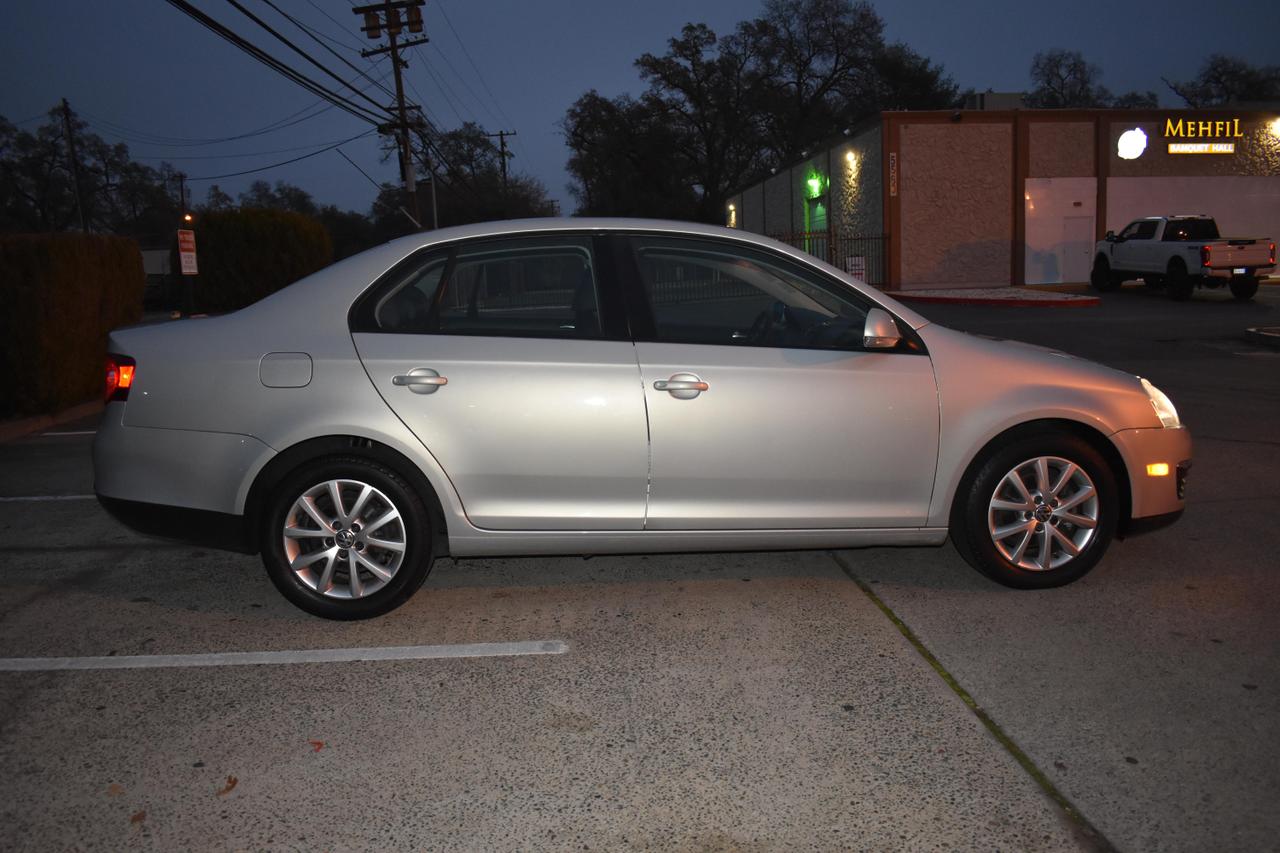 2010 Volkswagen Jetta Limited Edition photo 15