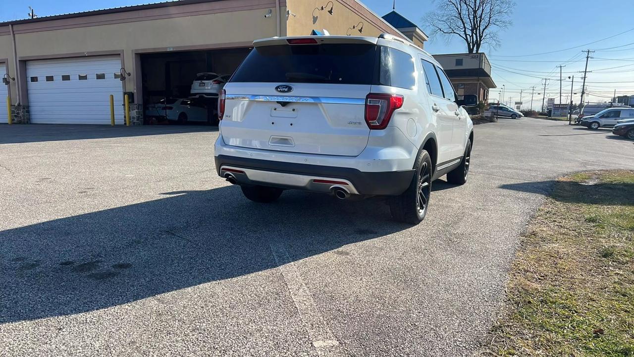 2017 Ford Explorer XLT photo 21