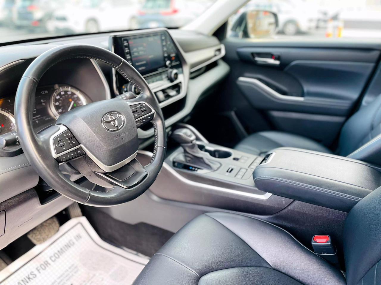 2022 Toyota Highlander XLE photo 9