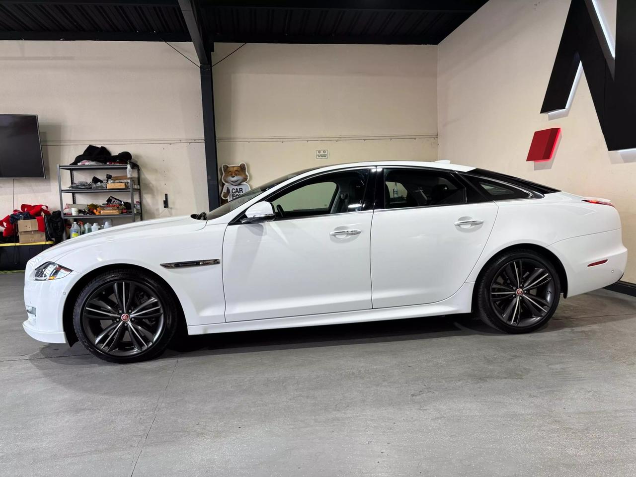 2019 Jaguar XJ Supercharged photo 8