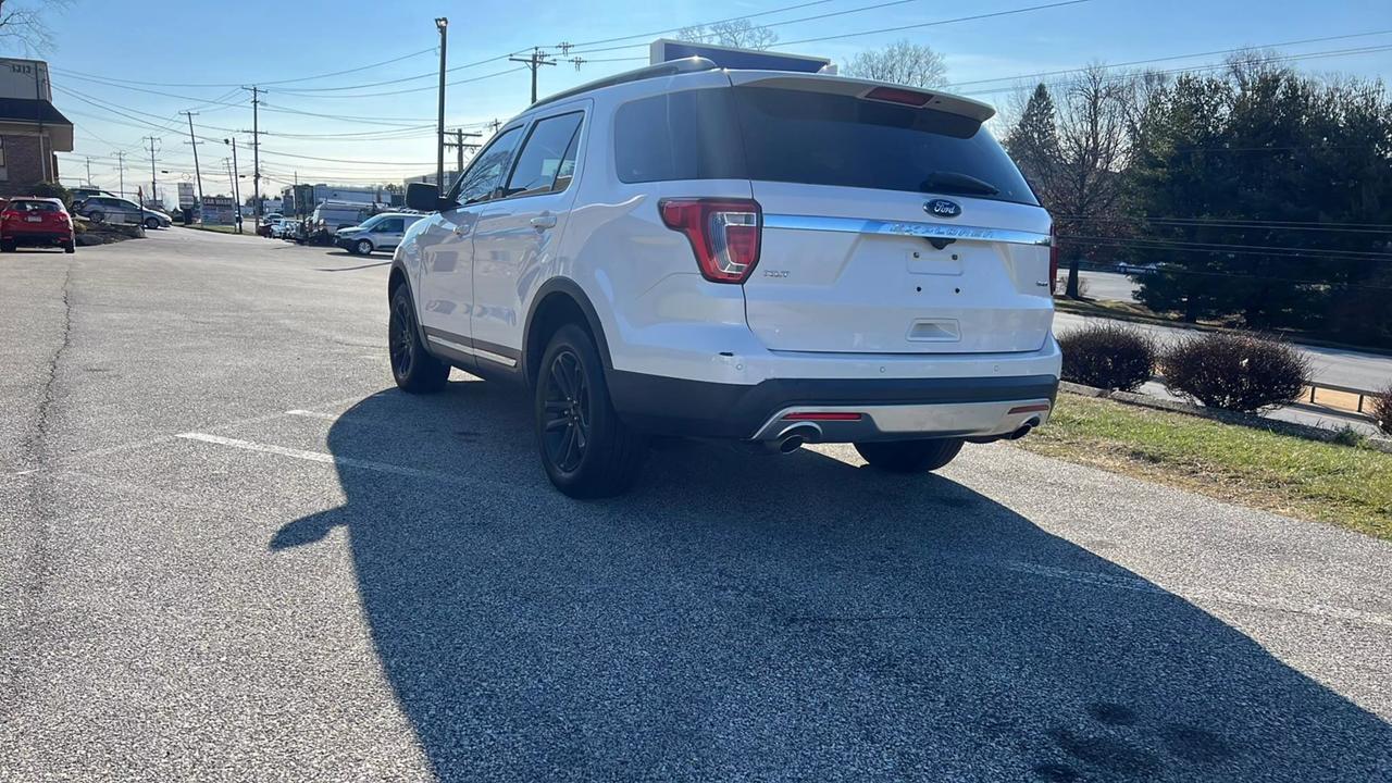 2017 Ford Explorer XLT photo 25