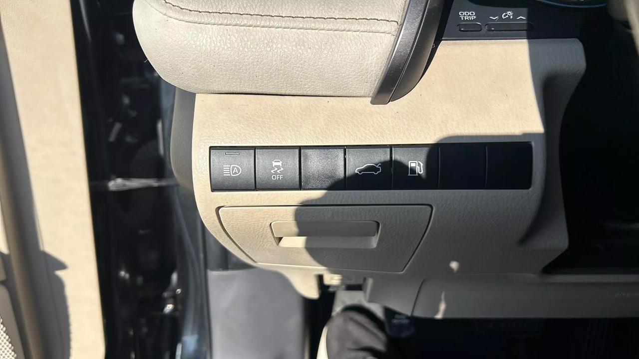 2018 Toyota Camry LE photo 93