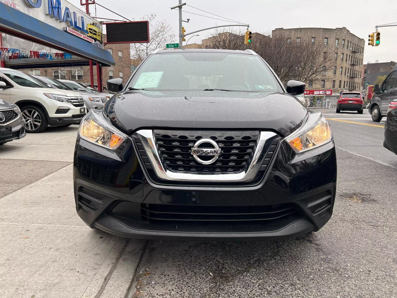 2019 Nissan Kicks SV photo 3