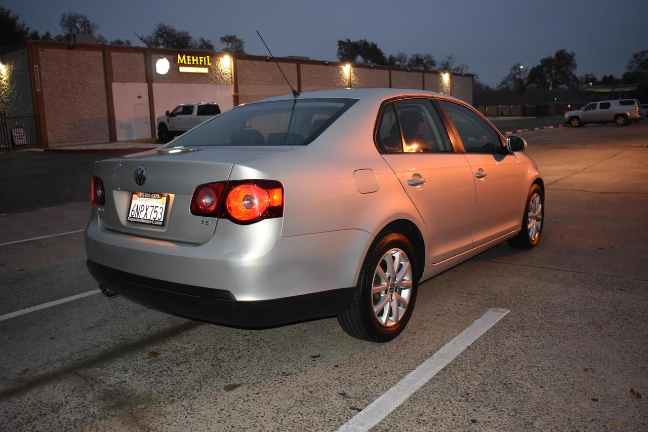 2010 Volkswagen Jetta Limited Edition photo 13