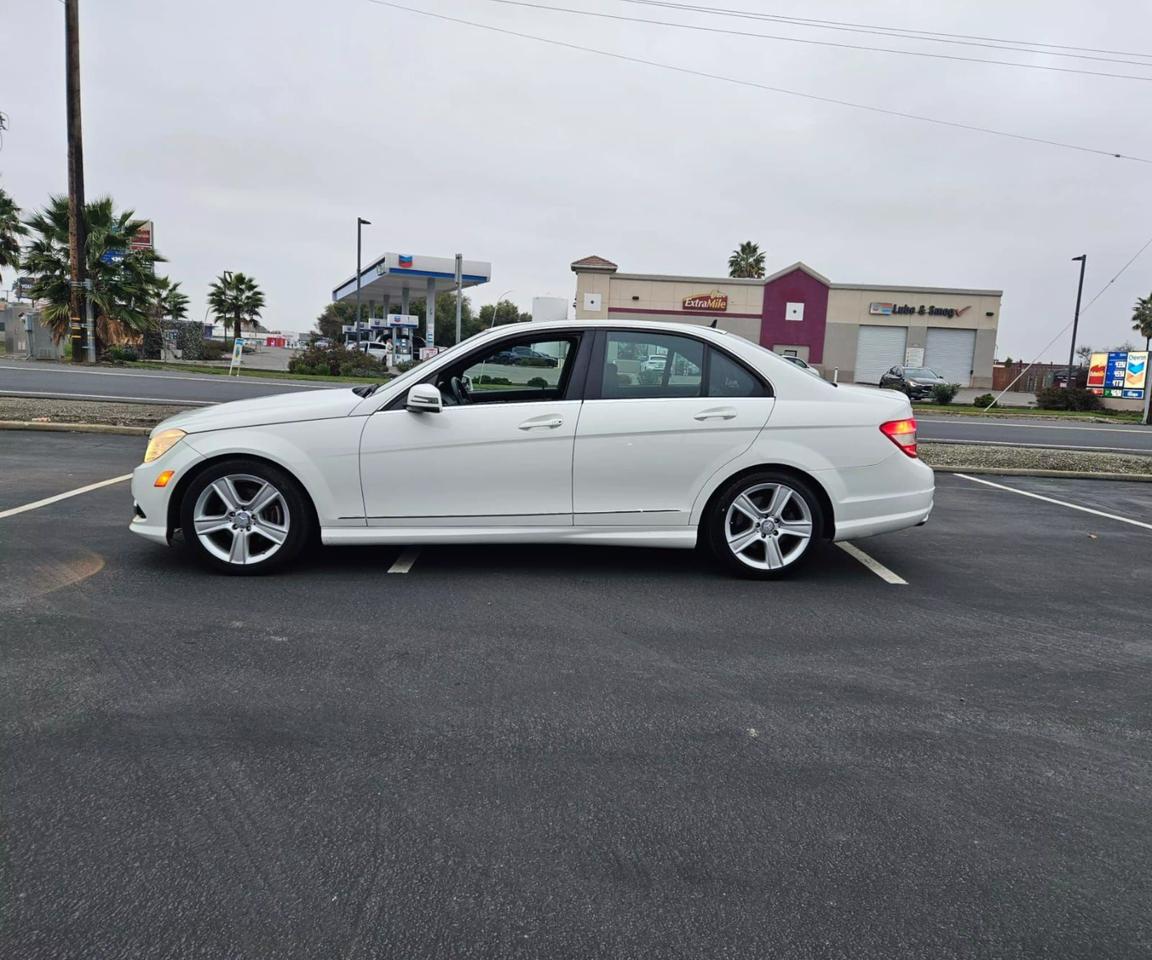 2010 Mercedes-Benz C-Class C300 Sport photo 11