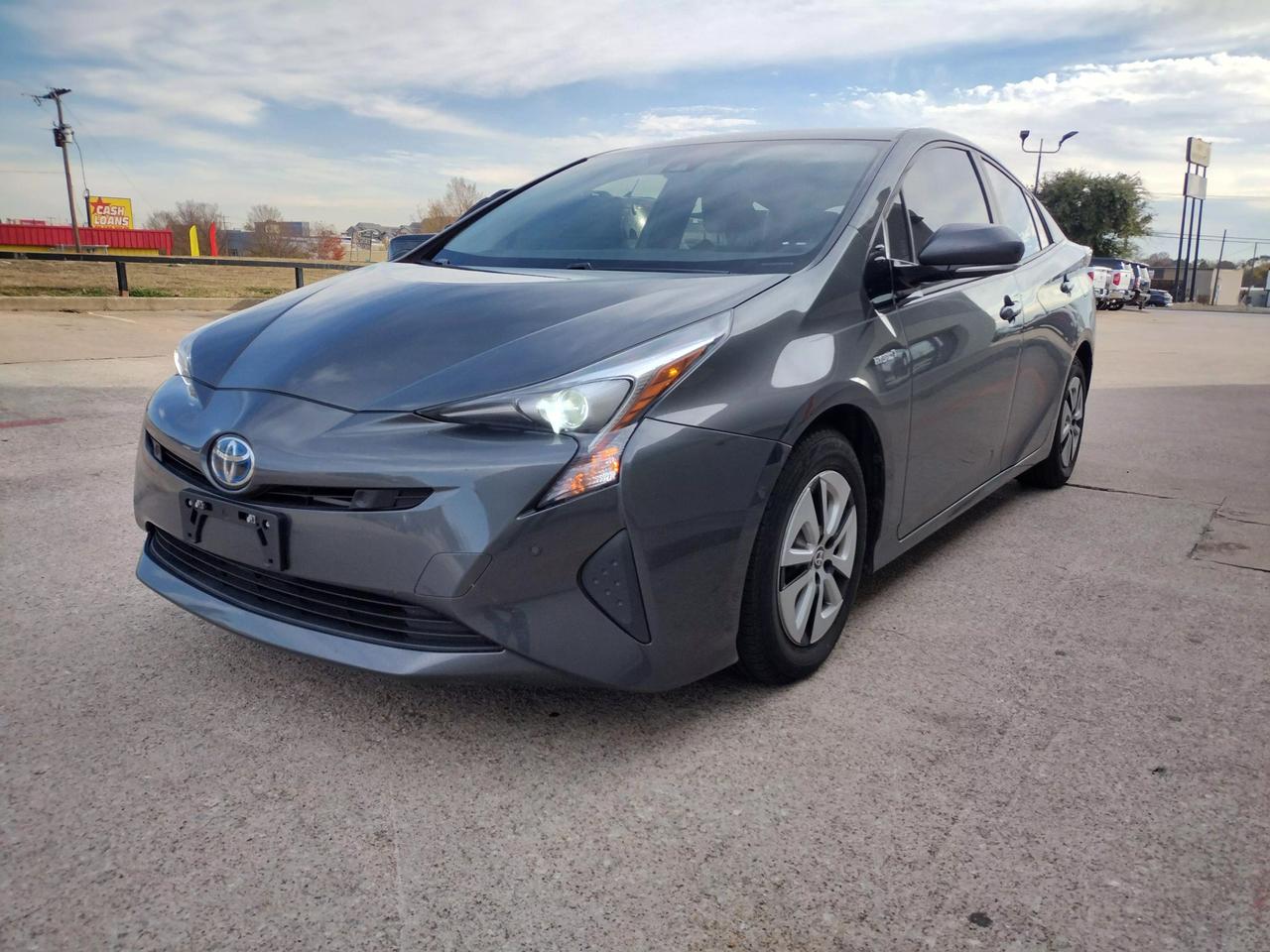 2018 Toyota Prius Two photo 3