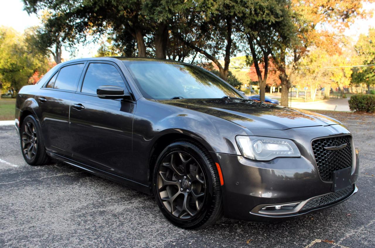 2016 Chrysler 300 S photo 7