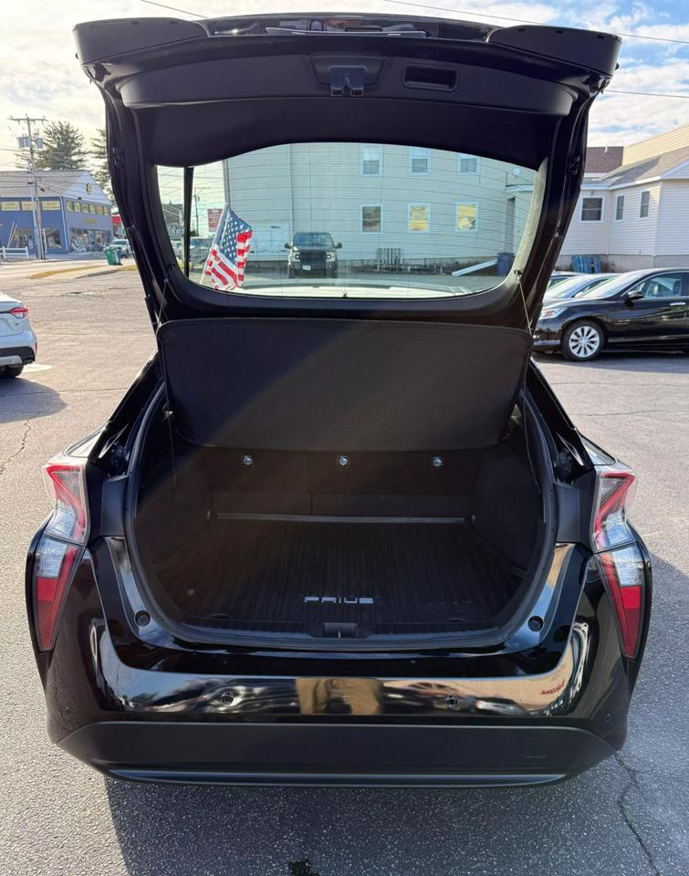 2018 Toyota Prius Two photo 9