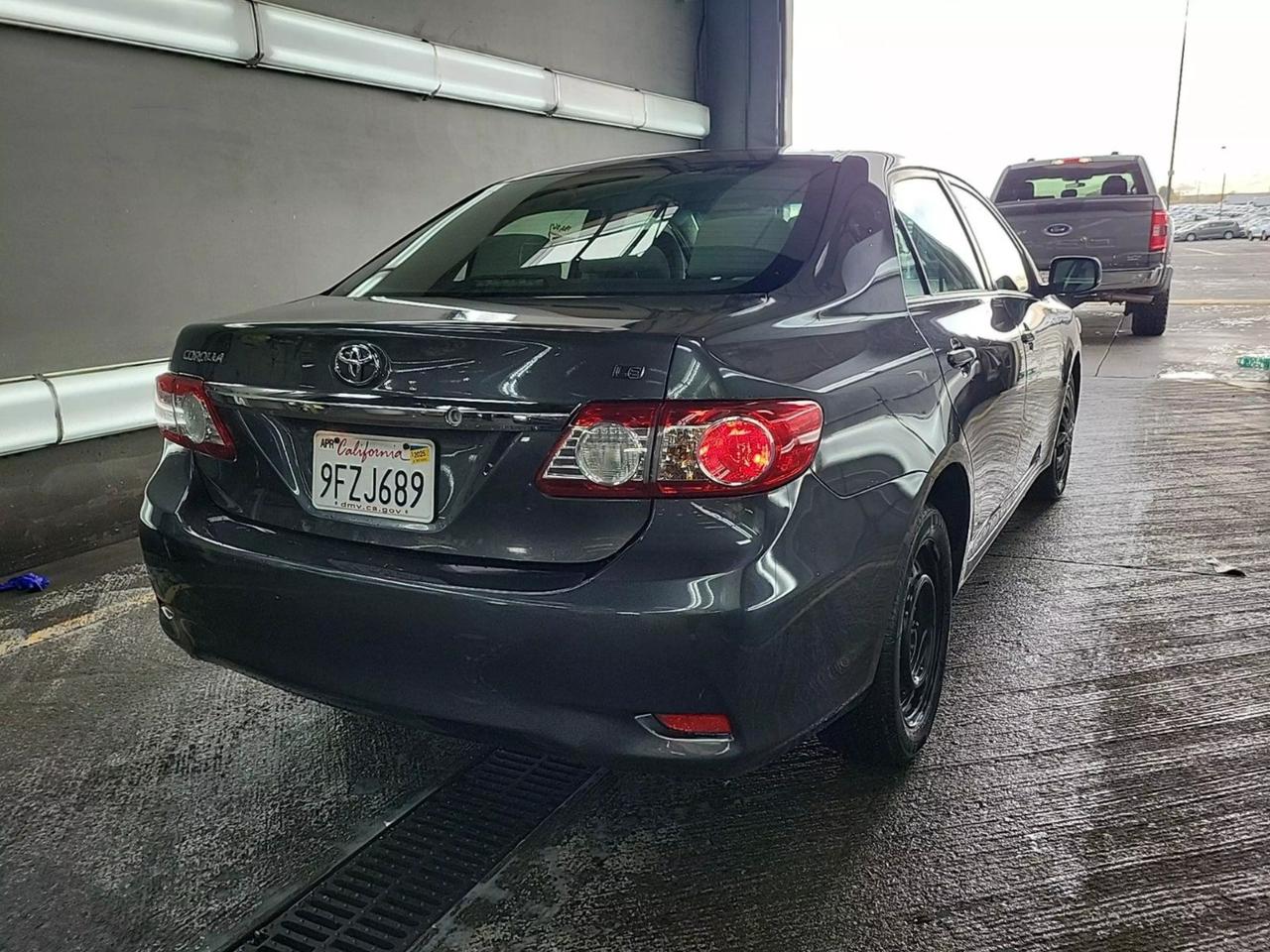 2012 Toyota Corolla LE photo 5