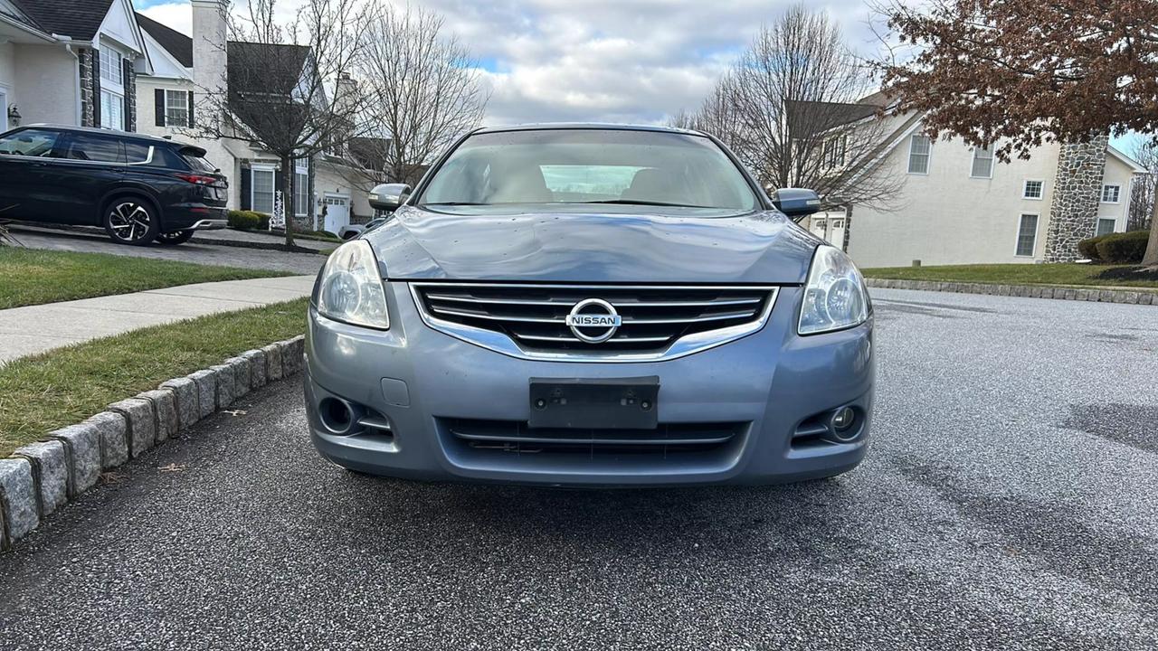 2011 Nissan Altima SR photo 7