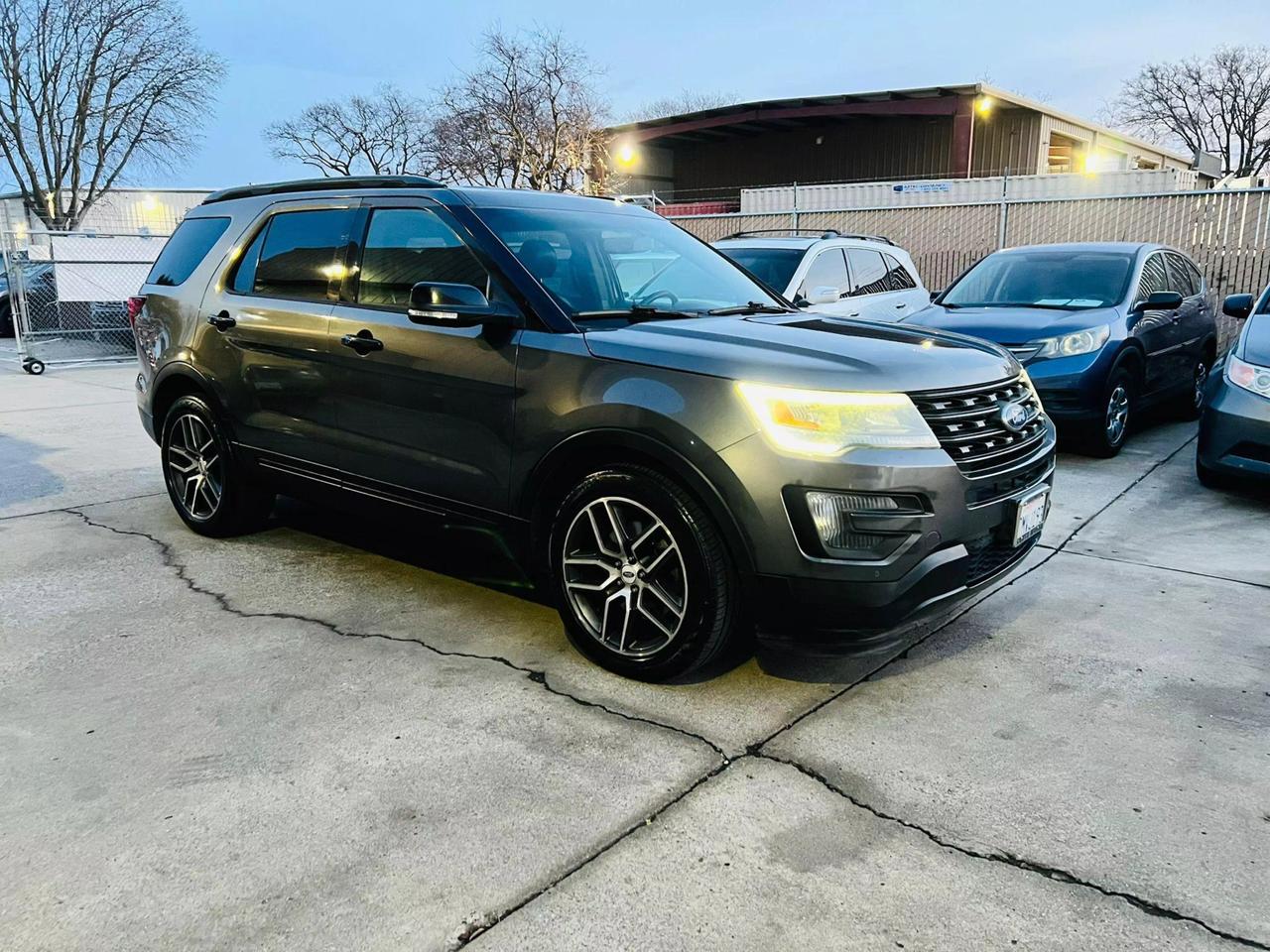 2016 Ford Explorer Sport photo 3